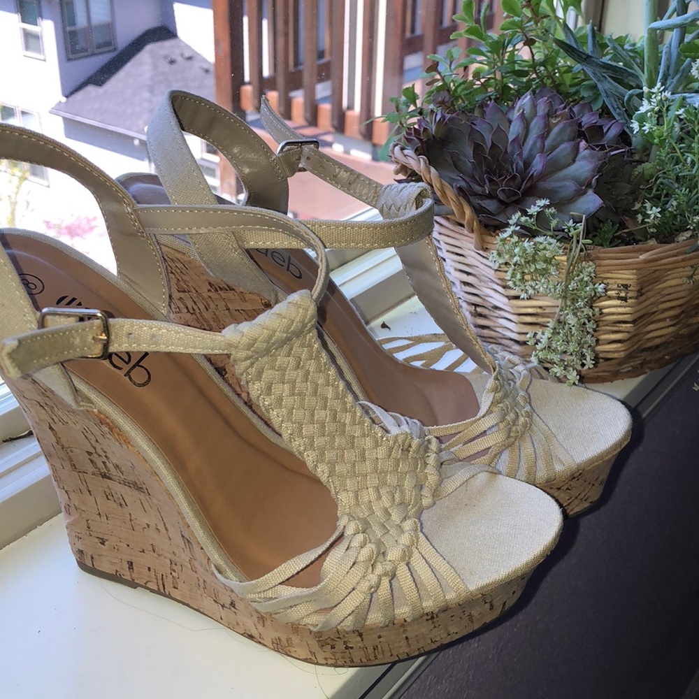 Tan deb wedges